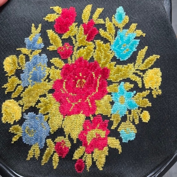 Vintage Floral Embroidered Tapestry Black Crossbody Bag - Picture 3 of 12